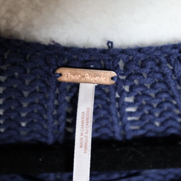Free People Dreamers Cable Knit Cropped Sweater Women's XS Navy Blue - Picture 2 of 5
